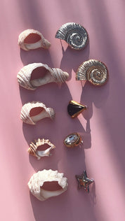 RC Seashell Gold Statement
